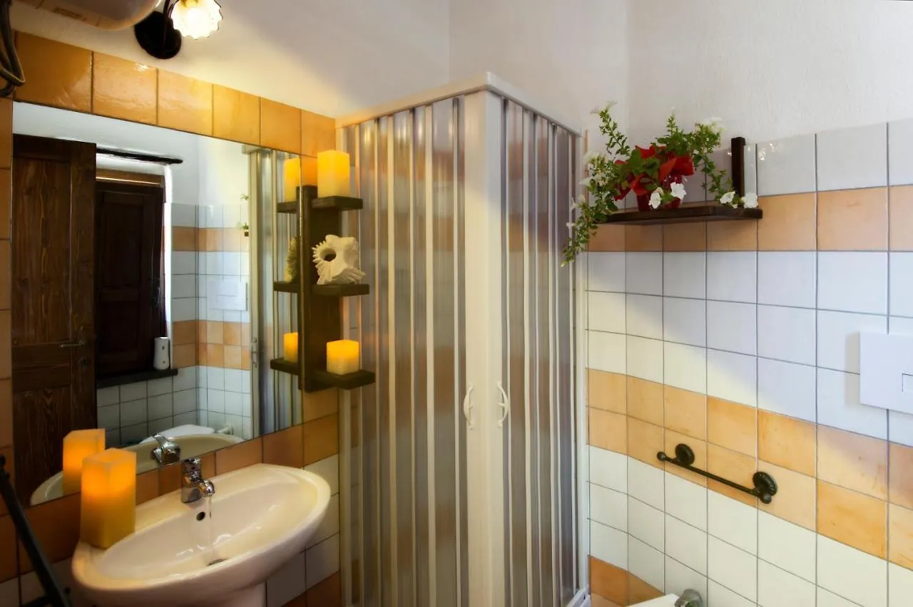 Antico Borgo Otel Galtellì 2*,