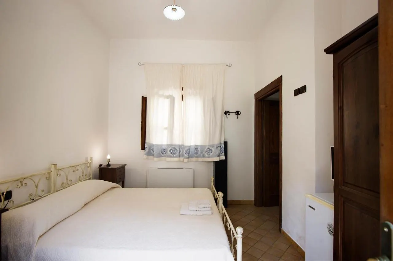 Antico Borgo Otel Galtellì 2*,  İtalya